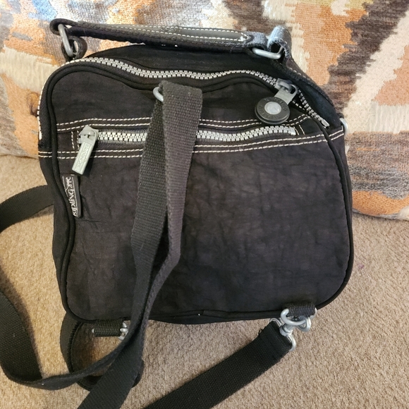 Vintage Kipling Black Crossbody Or Backpack Bag - Picture 2 of 3